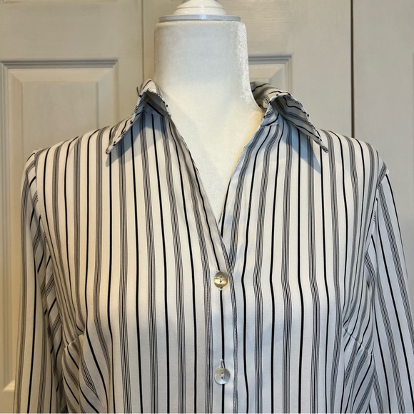 🍋 Dressbarn Black and White Striped Button Down Shirt - Size Large - Picture 2 of 7